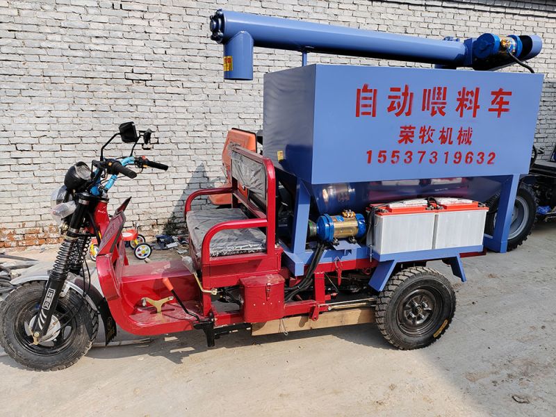 電動喂料車，方便快捷，養殖戶再也不用擔心喂料難題了